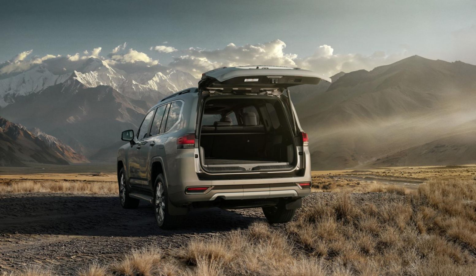 Το Toyota Land Cruiser 300 έγινε υβριδικό με 457 άλογα!